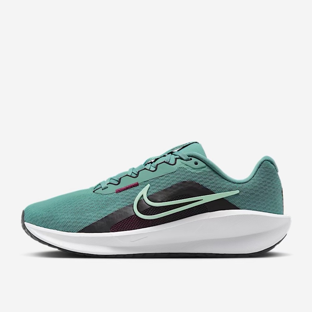 Women's Nike Downshifter 13 Cannon Mint & Black Running Sneakers, size 9.5, NIB